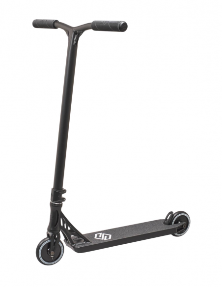 STRIKER ESSENCE PRO SCOOTER BLACK